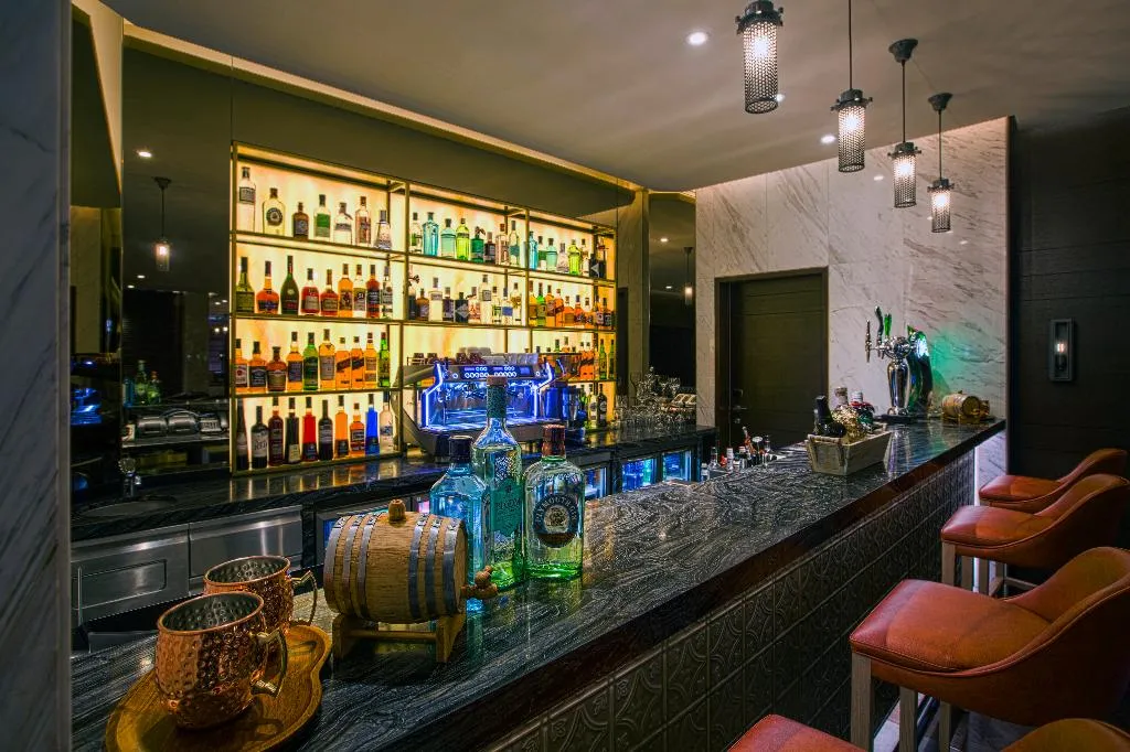 Bar, Grayton Hotel, Dubai
