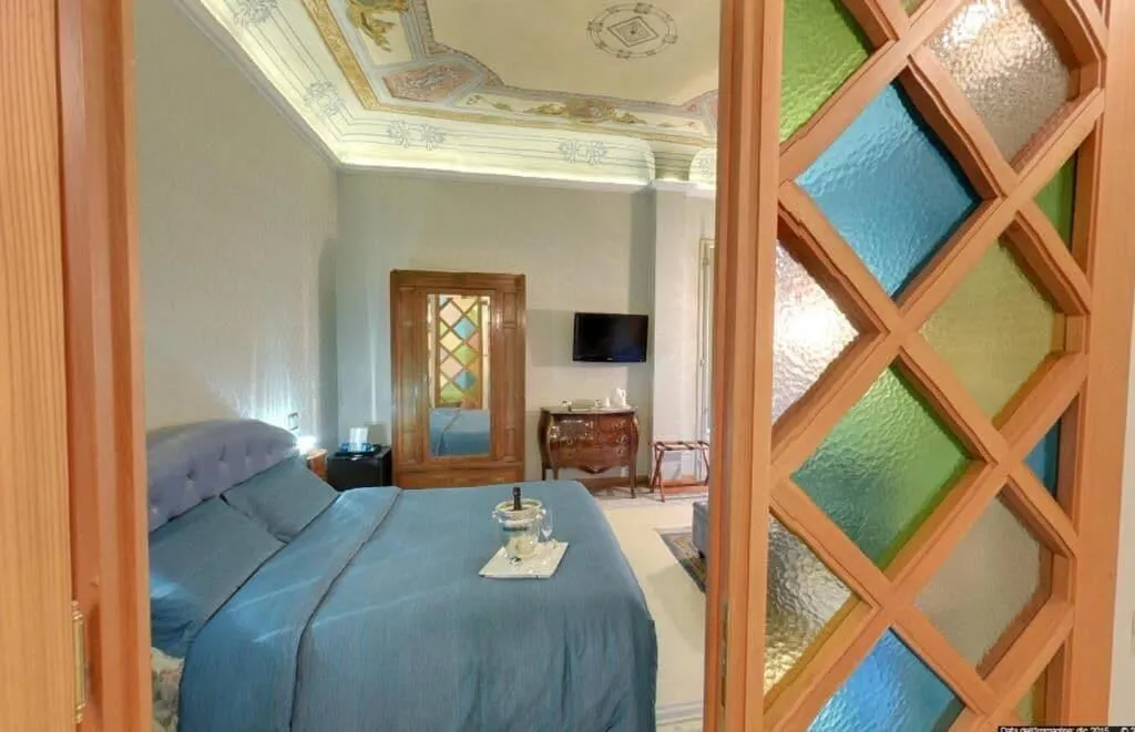 Room, Cavour 10, Florence