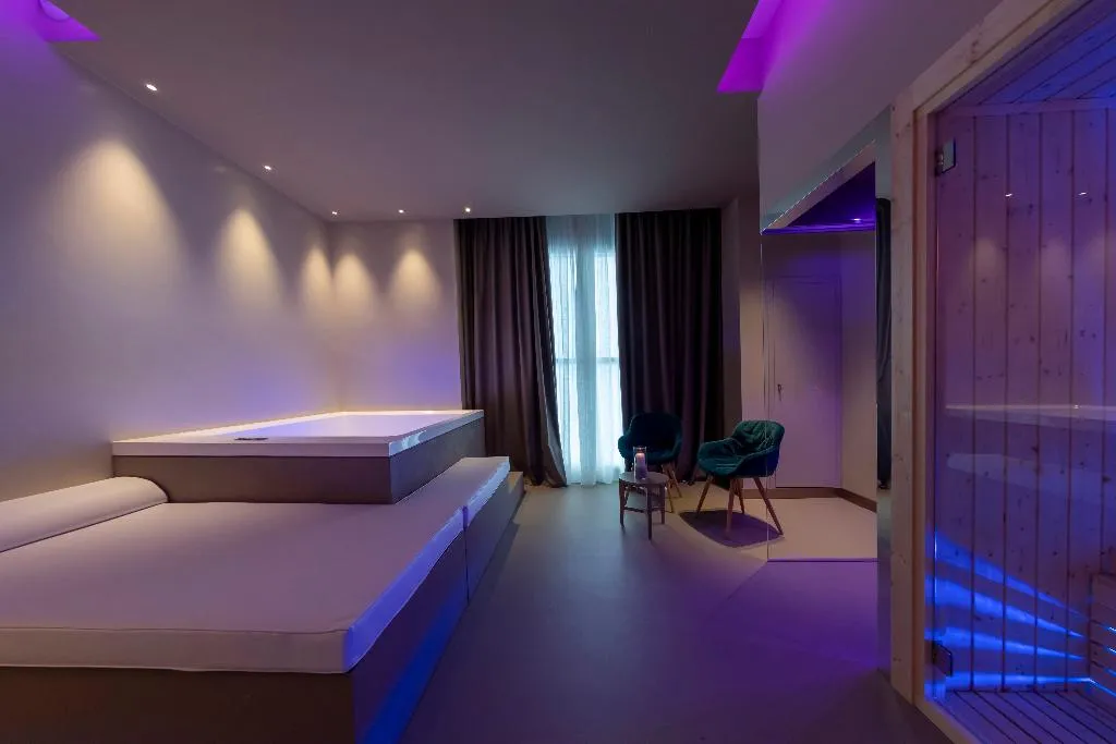 JUNIOR SUITE WITH JACUZZI Room, Smart Hotel - Naples Harbour, Naples