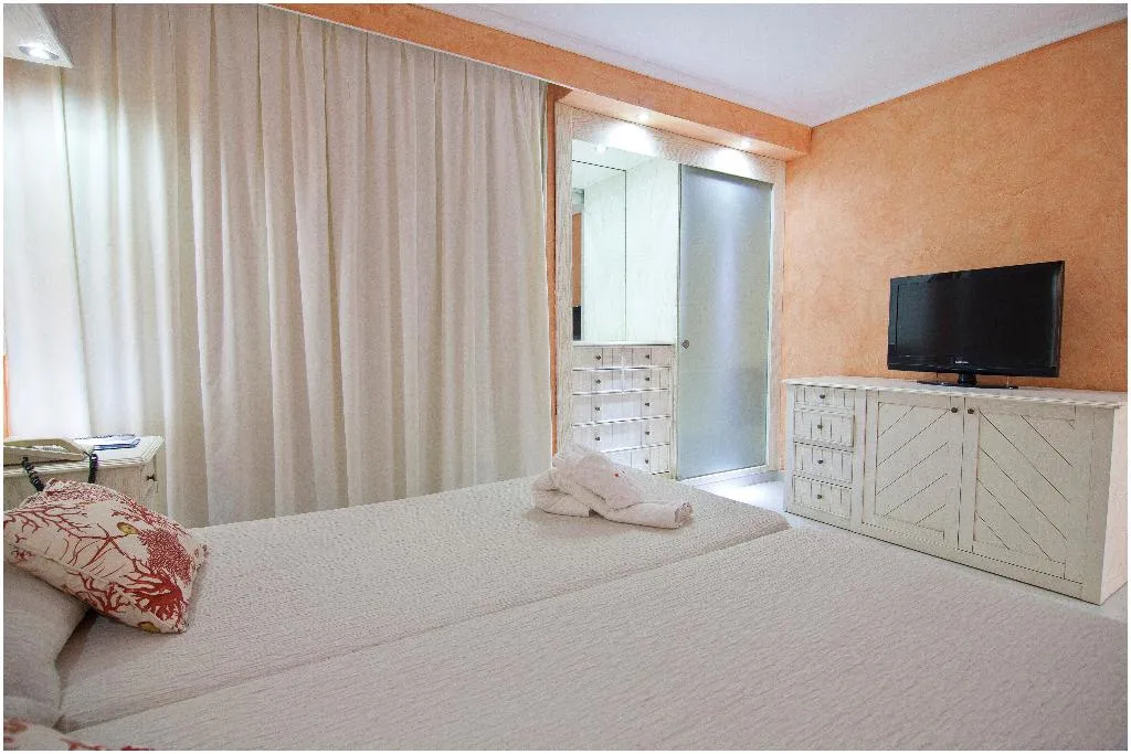 APARTMENT POOL VIEW ONE BEDROOM Room, Royal Son Bou Family Club, Menorca