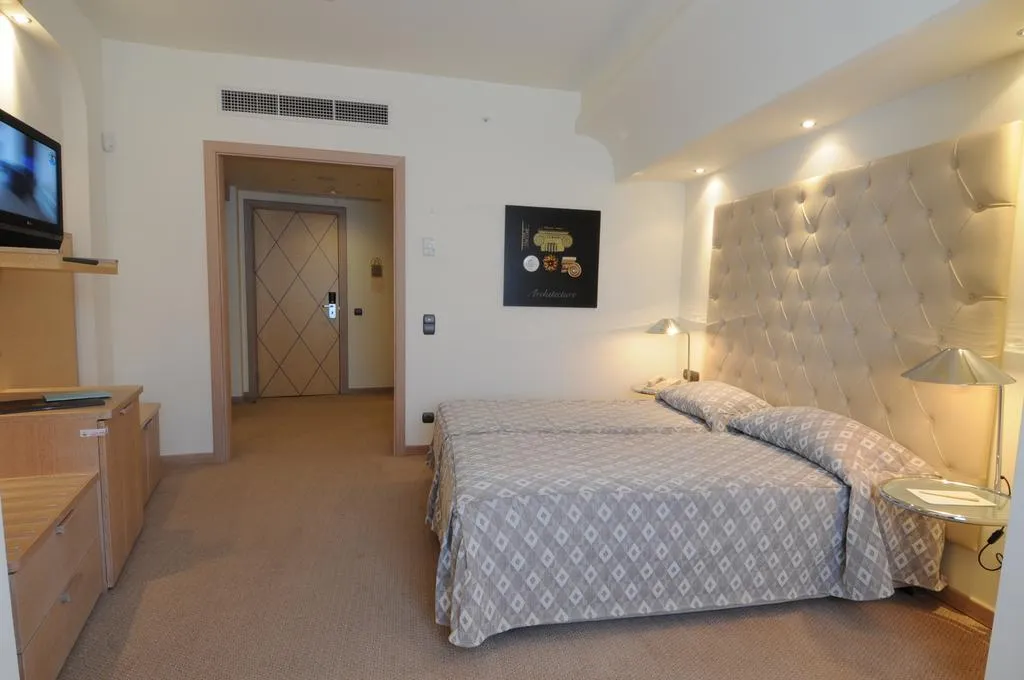 TRIPLE EXECUTIVE MOUNTAIN VIEW Room, Club Hotel Casino Loutraki, Kalamata