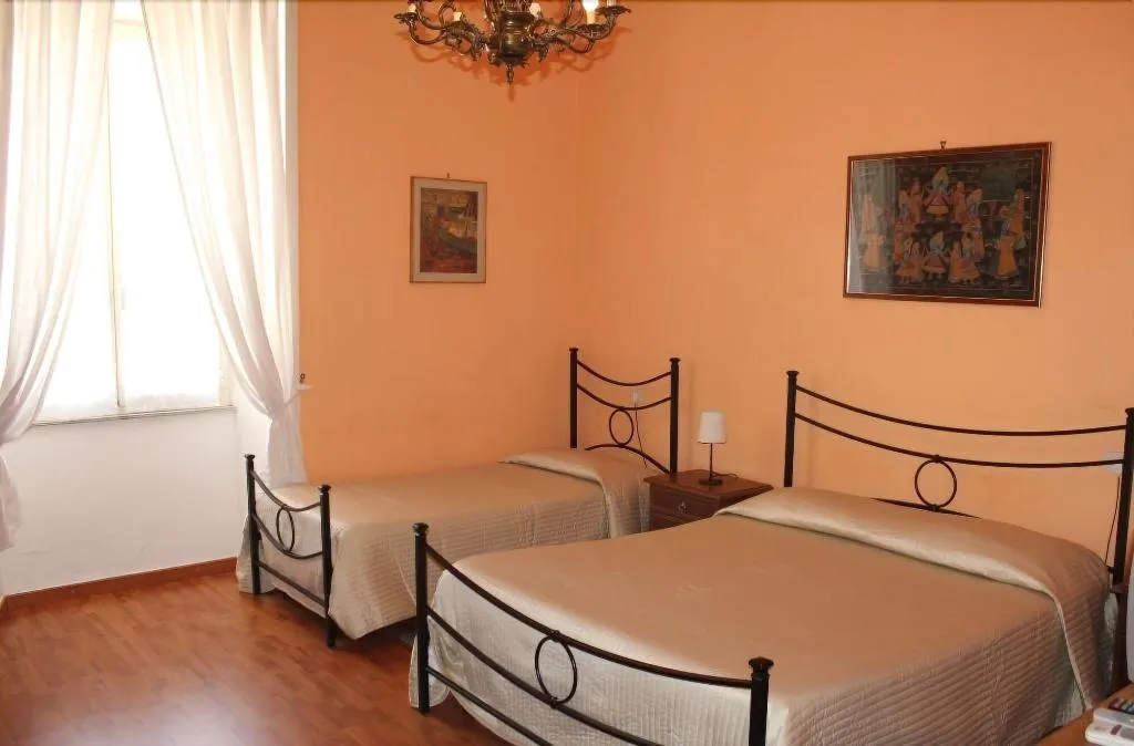 Room, Laterano Inn, Naples