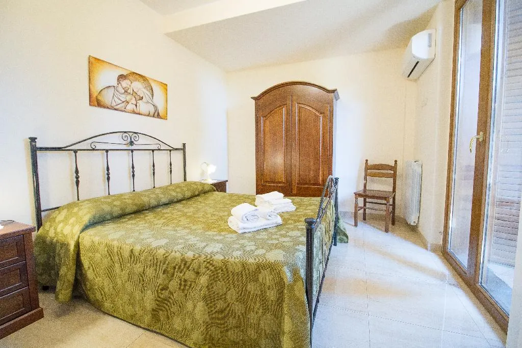 QUADRUPLE SUPERIOR Room, Etna Royal View, Catania