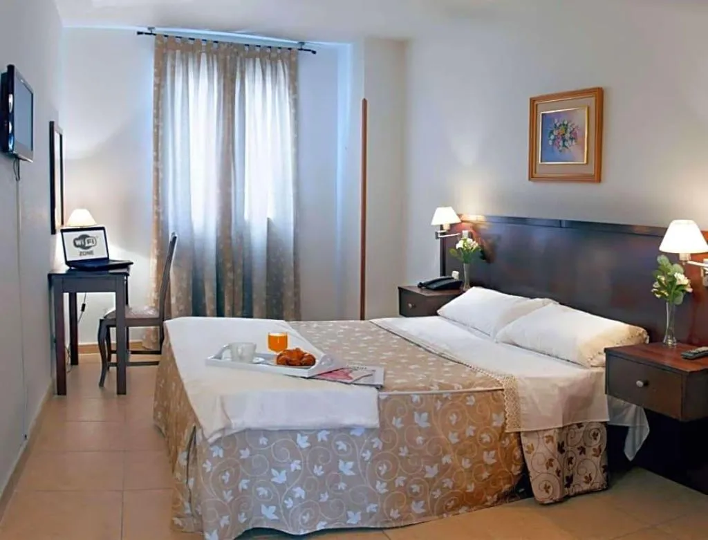 Room, Praderon, Madrid