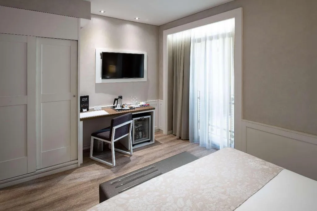 Room, Catalonia Puerta del Sol, Madrid