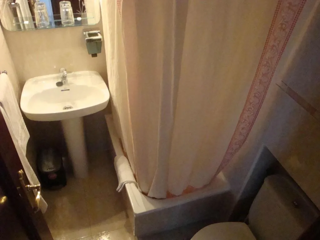 Room, Hostal Zamora, Madrid