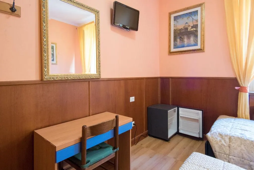 Room, Alessandro Downtown Hostel, Naples