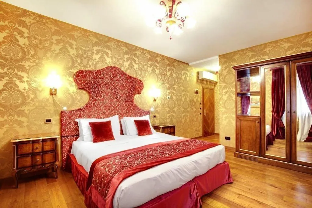 Room RUN OF HOUSE Room, Casanova, Venice