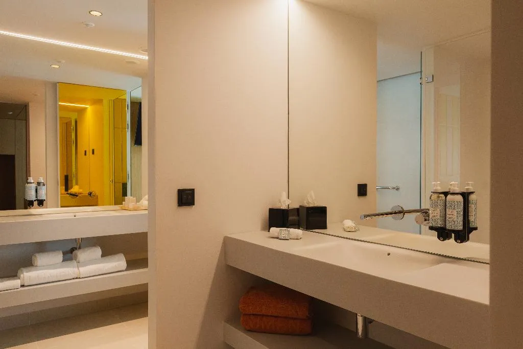 FAMILY ROOM CITY VIEW Room, Lumen Hotel and The Lisbon Light Show, Lisbon