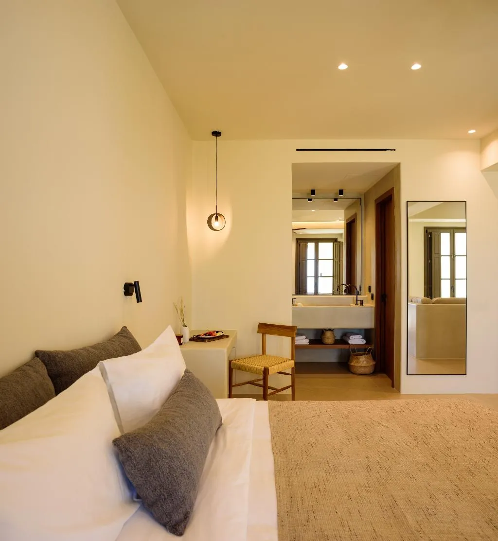 SUITE SUPERIOR WITH PRIVATE POOL Room, Elessa Hotel, Santorini