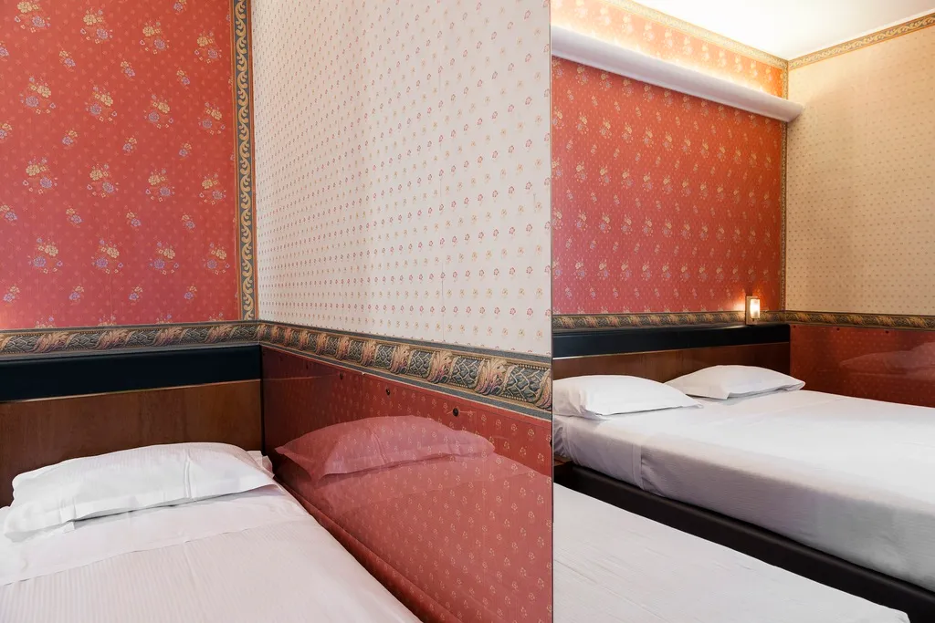 TRIPLE STANDARD Room, Hotel Des Etrangers, Milan