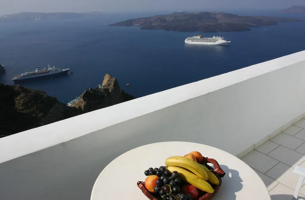 Sports and Entertainment, Tzekos Villas, Santorini