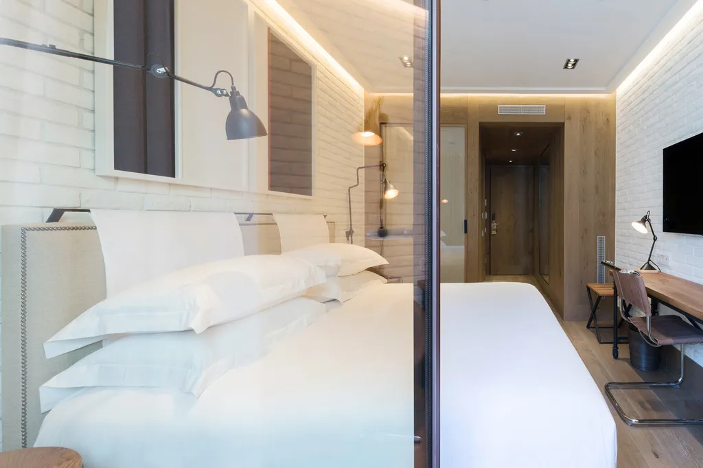 DOUBLE CLASSIC Room, The Corner Hotel, Barcelona