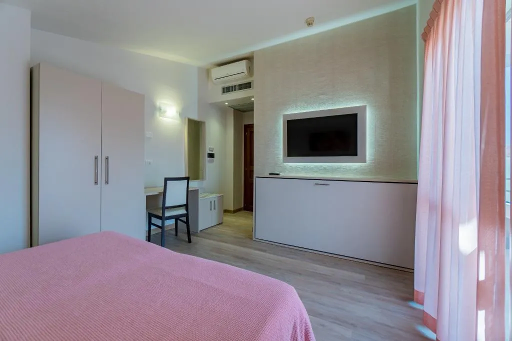 DOUBLE DELUXE ONE BED Room, Hotel Bellavista, Perugia