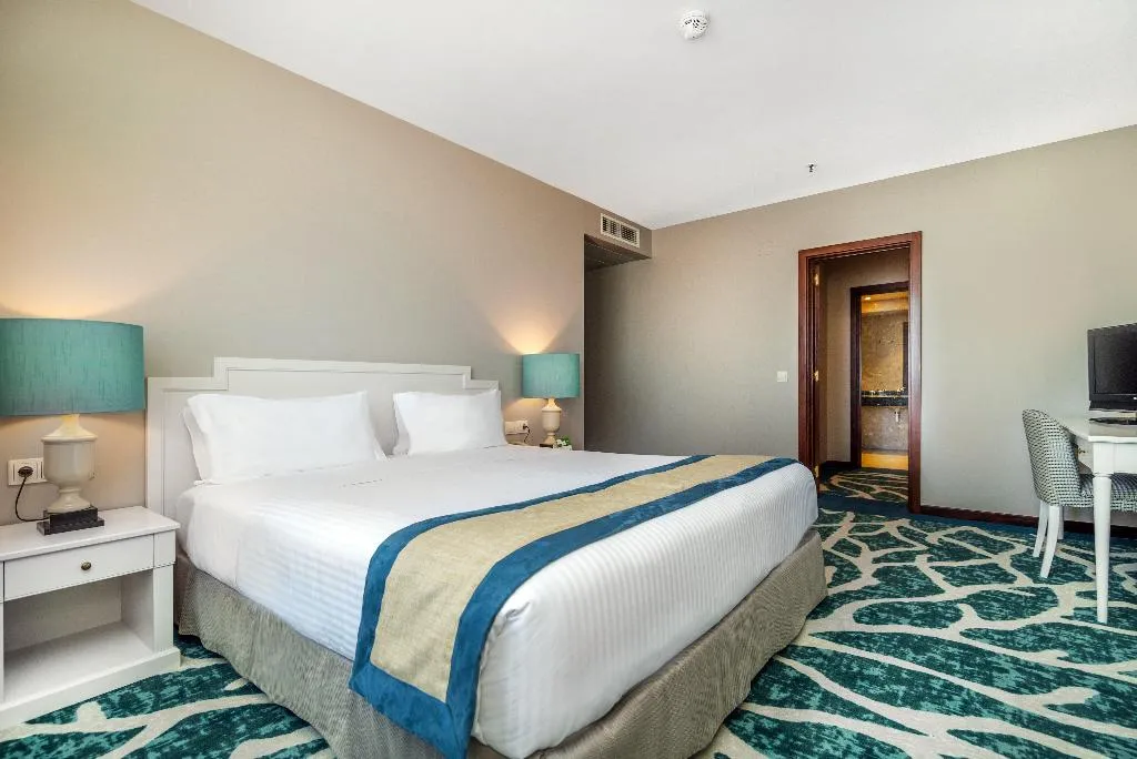 SUITE ONE BEDROOM Room, Holiday Inn Porto Gaia, Porto