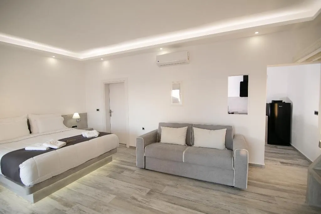 SUITE WITH JACUZZI Room, Aegean Melody Suites, Santorini
