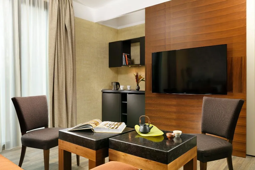 JUNIOR SUITE STANDARD Room, Milan Suite Hotel, Milan