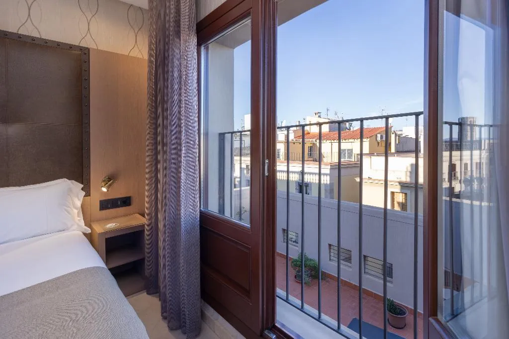 DOUBLE STANDARD Room, Gran Hotel Barcino 4*S, Barcelona