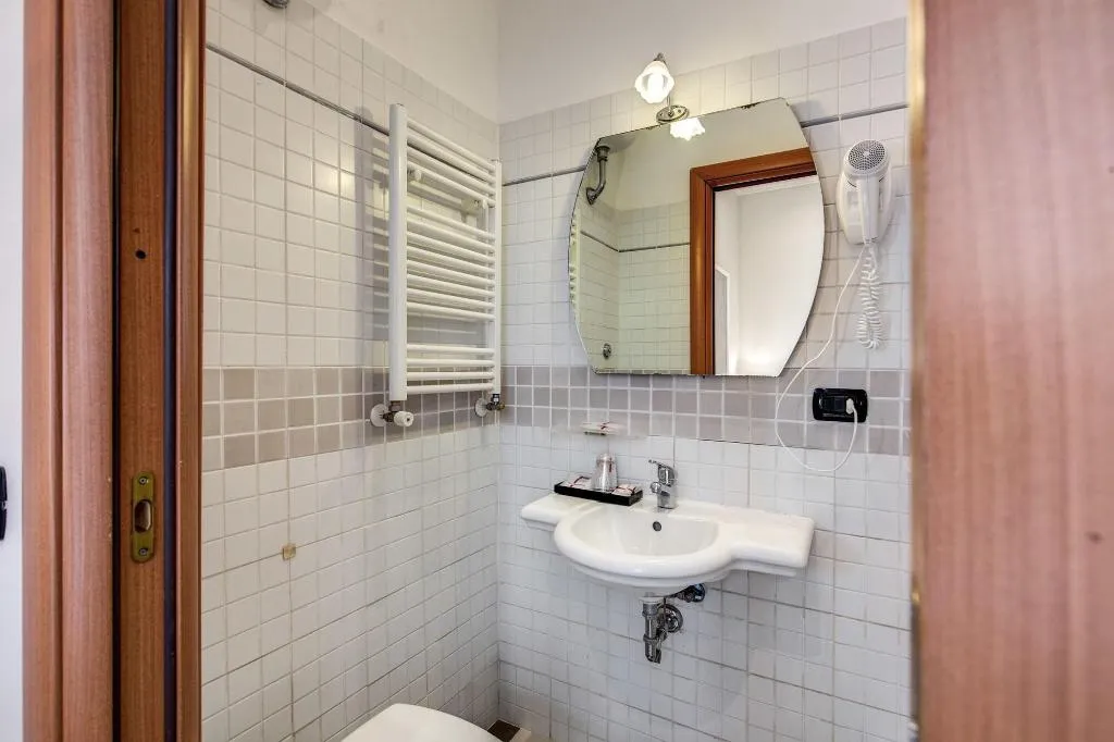 Room, Roma Da Noi, Naples