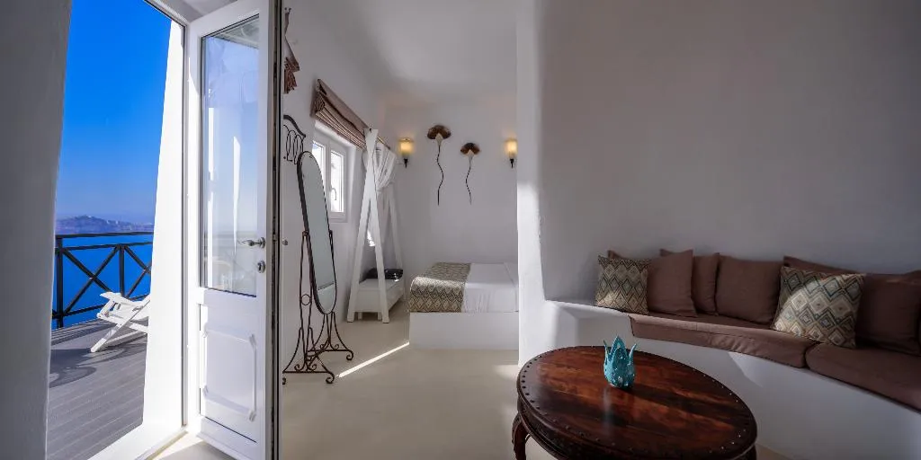 APARTMENT WITH JACUZZI Room, Kamares Apartments, Santorini