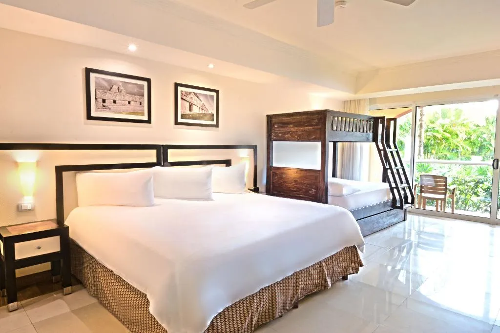 FAMILY ROOM KING SIZE BED Room, Sandos Playacar All Inclusive, Cancun Area