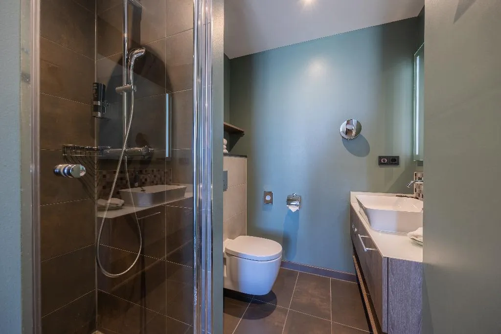 TRIPLE THREE BEDS Room, Leonardo Royal Hotel Amsterdam, Amsterdam