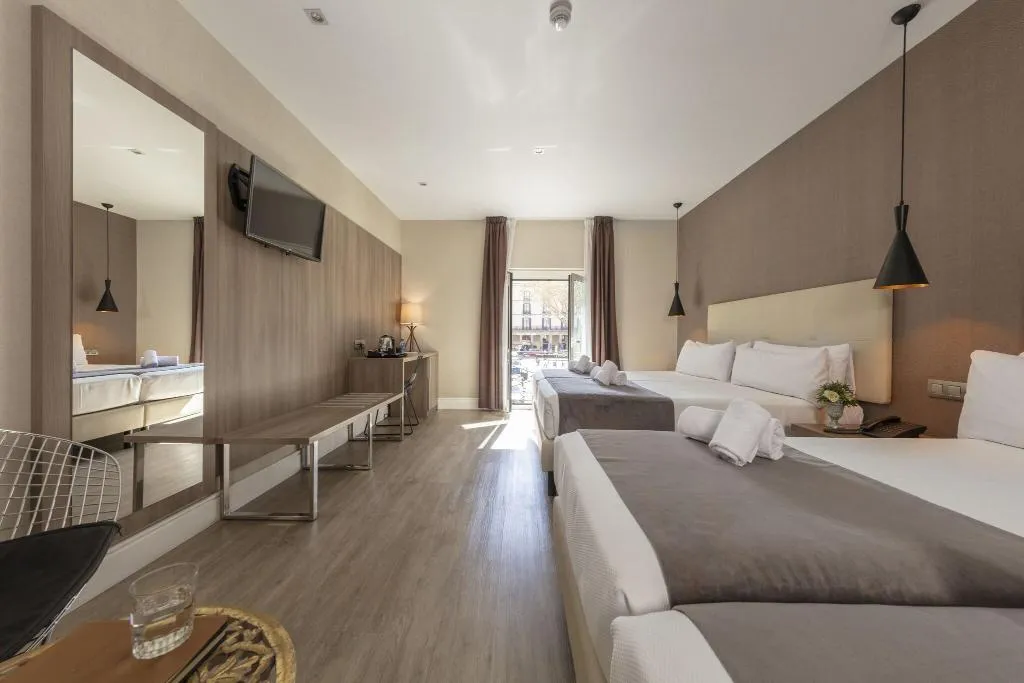 Room, Oasis, Barcelona
