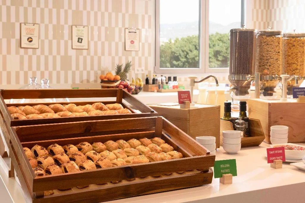 Restaurant, Hampton By Hilton Malaga Martiricos, Costa Del Sol