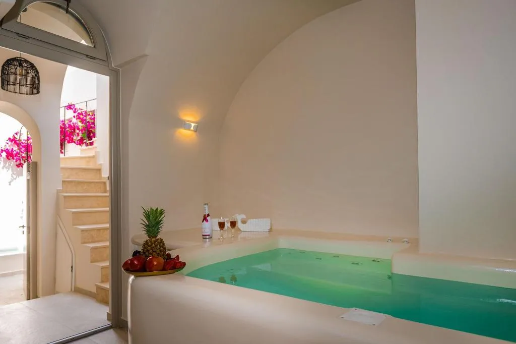 Room, La Madeleine Oia, Santorini