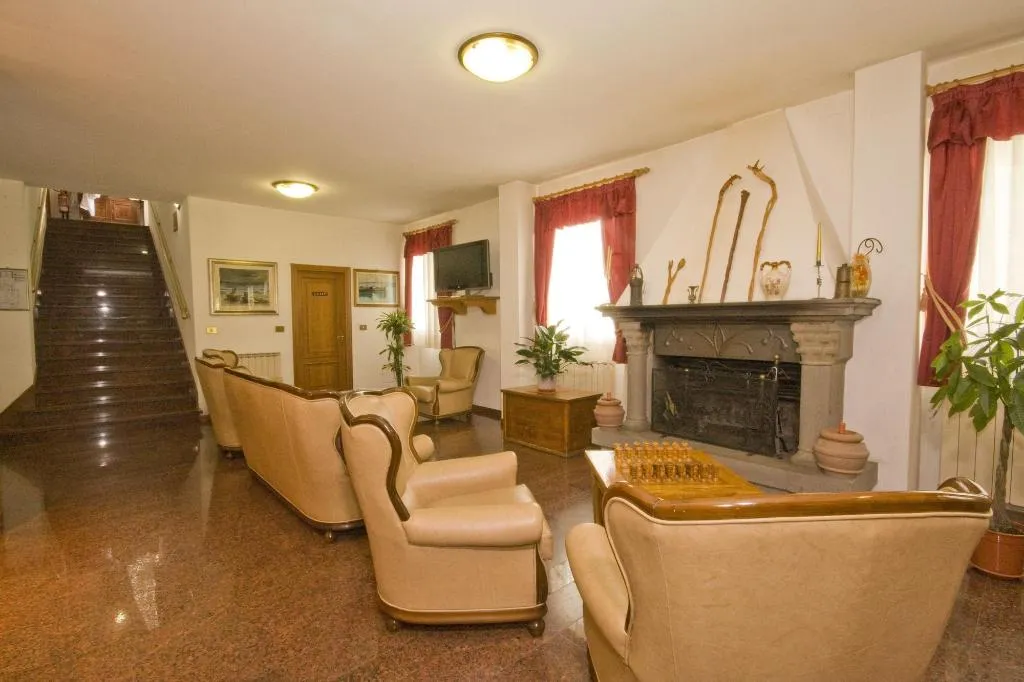 Lobby, Hotel Del Lago, Florence