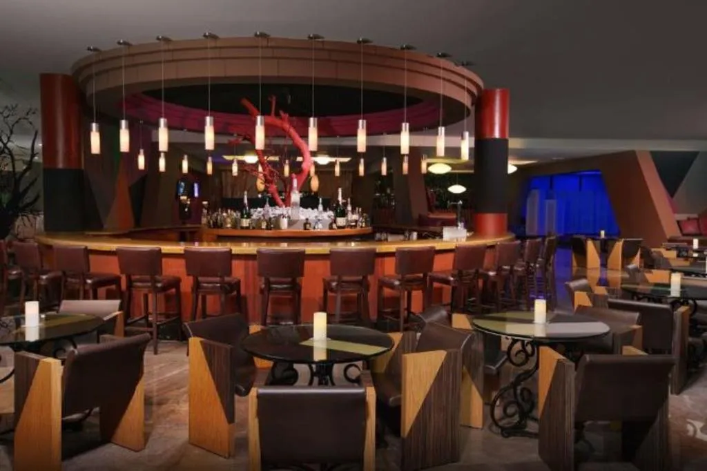 Bar, The Pyramid Cancun by Oasis, Cancun Area