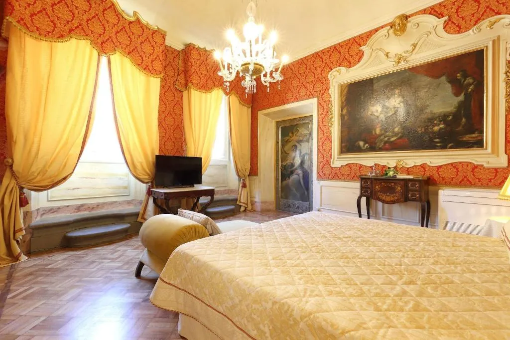 Room, Piazza Pitti Palace, Florence