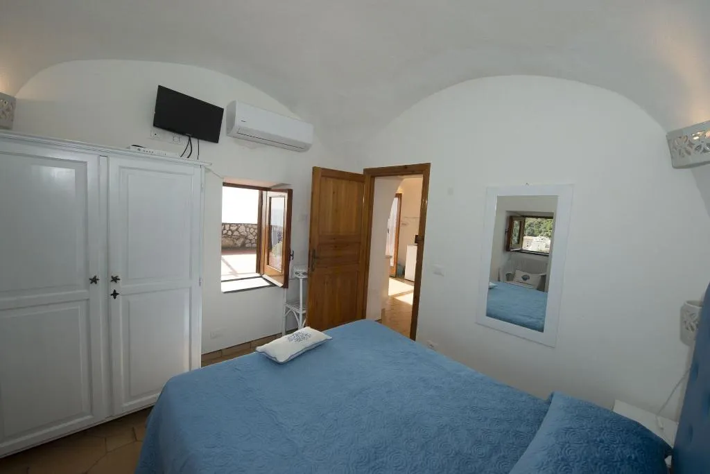 Room, Marina del Cantone Chalet, Naples