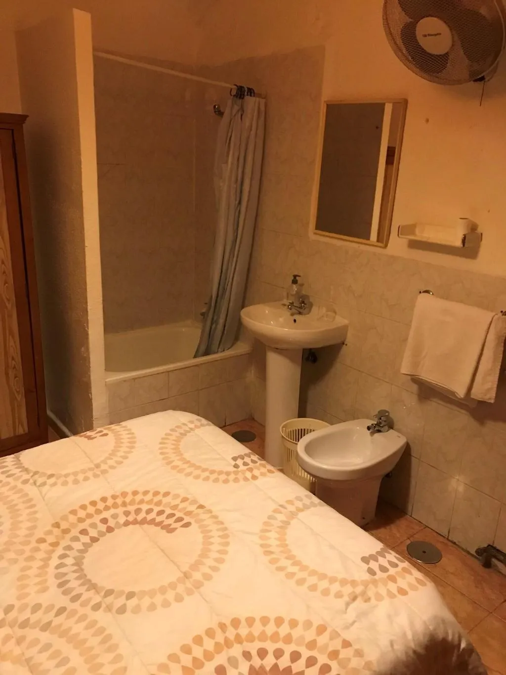 Room, Hostal Becerrea, Madrid