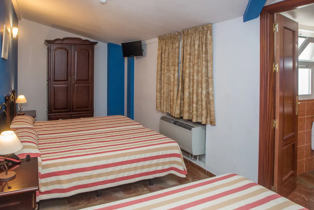 TRIPLE STANDARD Room, San Cayetano, Costa Del Sol