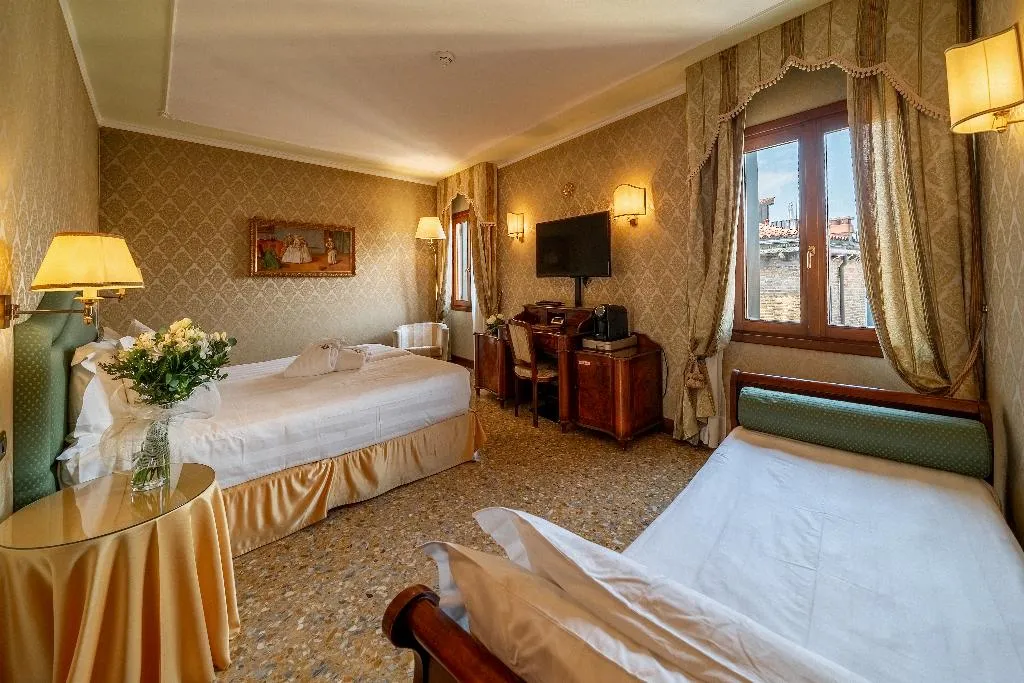 JUNIOR SUITE CAPACITY 3 Room, Colombina, Venice