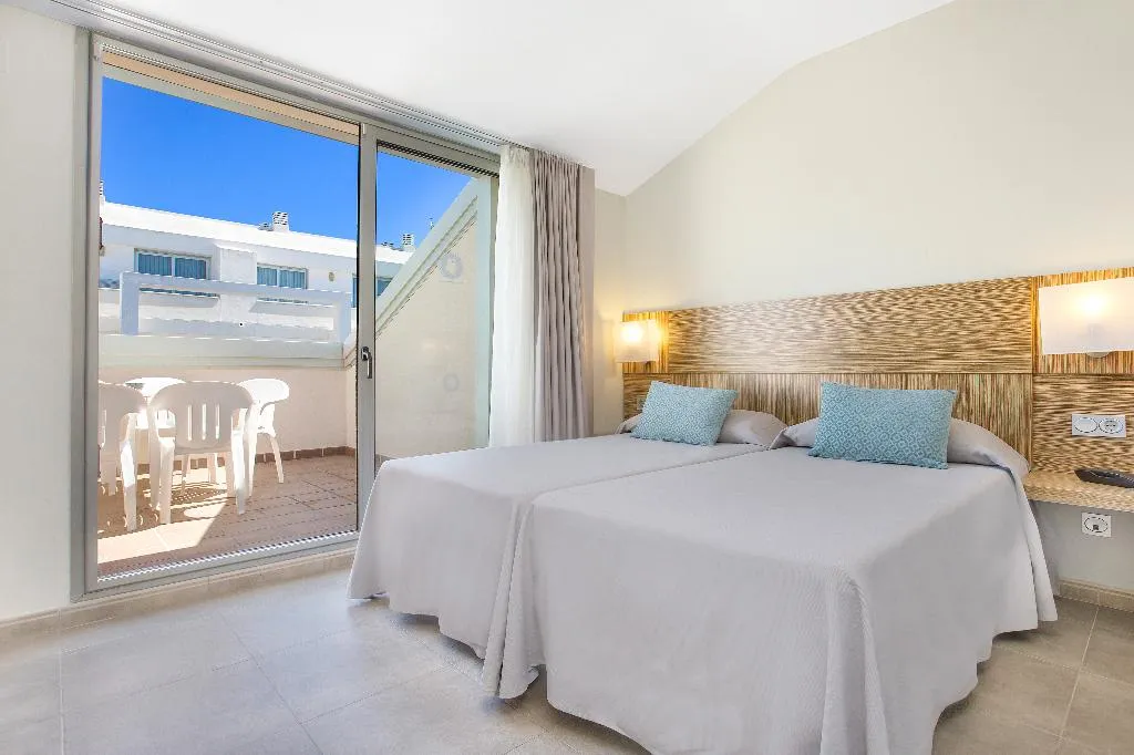 APARTMENT CAPACITY 6 TWO BEDROOMS Room, Aparthotel Odissea Park, Costa Brava