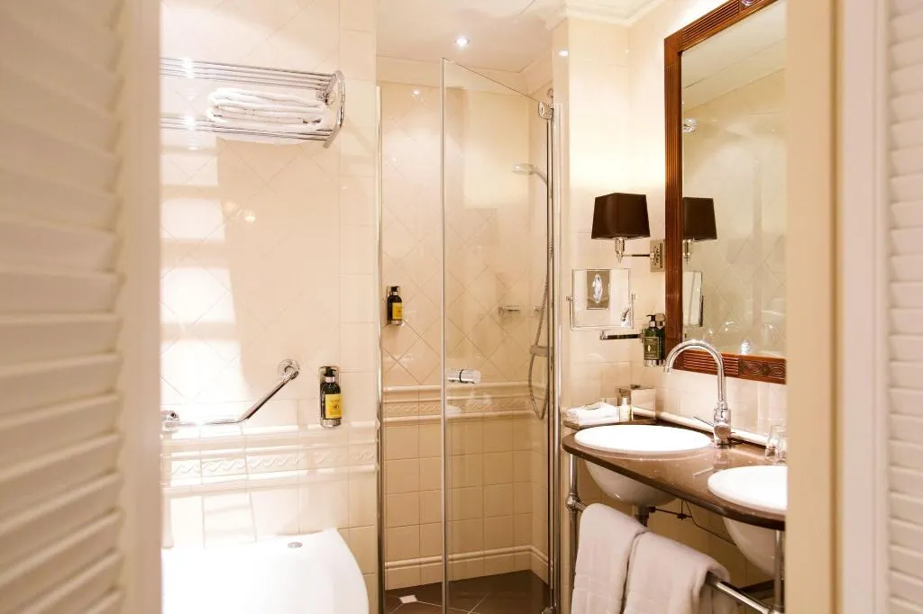 Room, Estherea, Amsterdam
