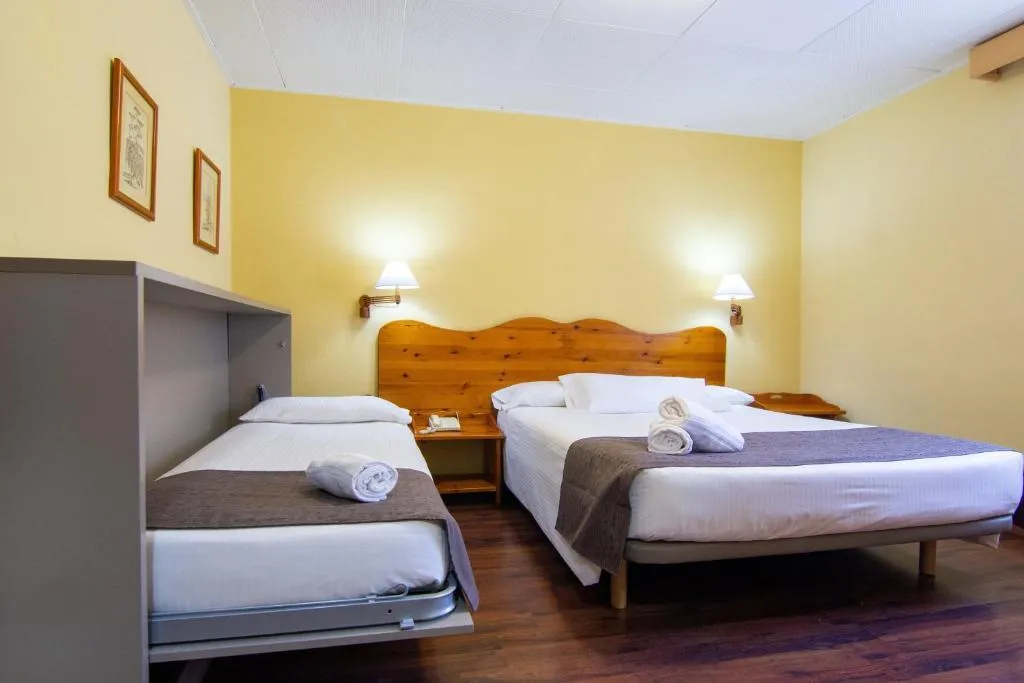 FAMILY ROOM LAKE VIEW Room, Vall de Nuria, Costa Brava