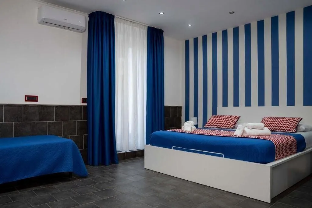 Room, Yacht Club Angioino, Naples