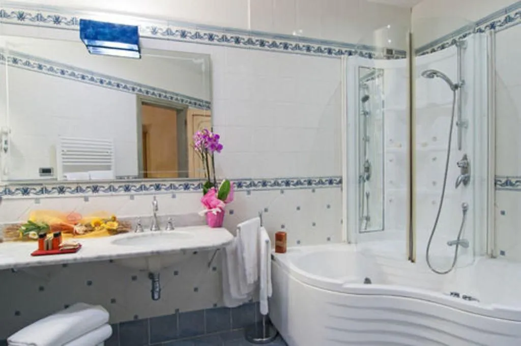 QUADRUPLE THREE BEDS Room, Alba Palace, Florence