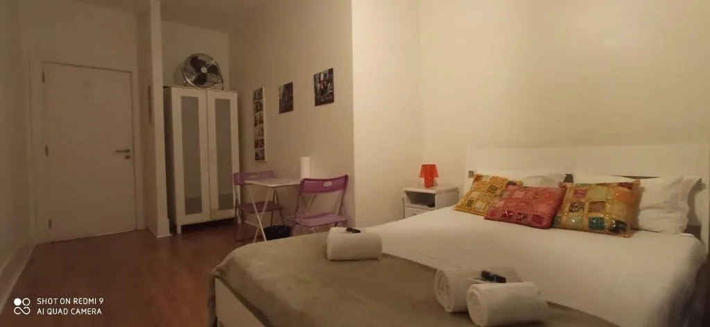 Room, Happy @ Chiado, Lisbon