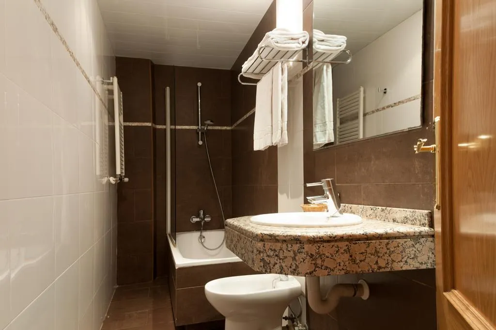 TRIPLE STANDARD Room, Hotel Cantón, Barcelona