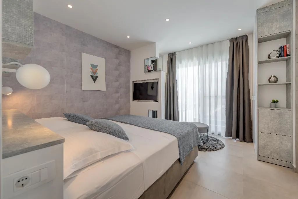 VILLA FOUR BEDROOMS Room, Villa Luna Podstrana, Split