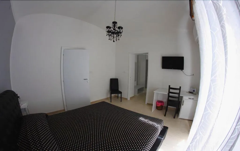 Room, Gualtiero Camere E Suite, Catania