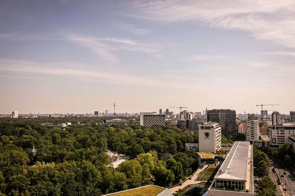 TWIN DELUXE WITH VIEWS Room, Waldorf Astoria Berlin, Berlin