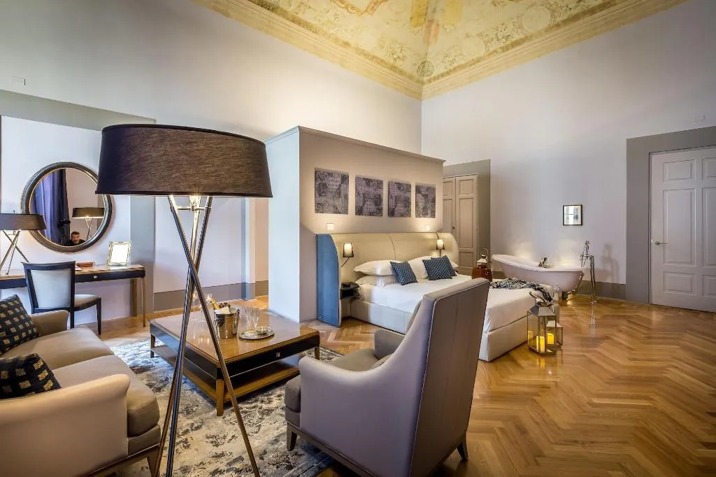 Room, Palazzo Ridolfi, Florence