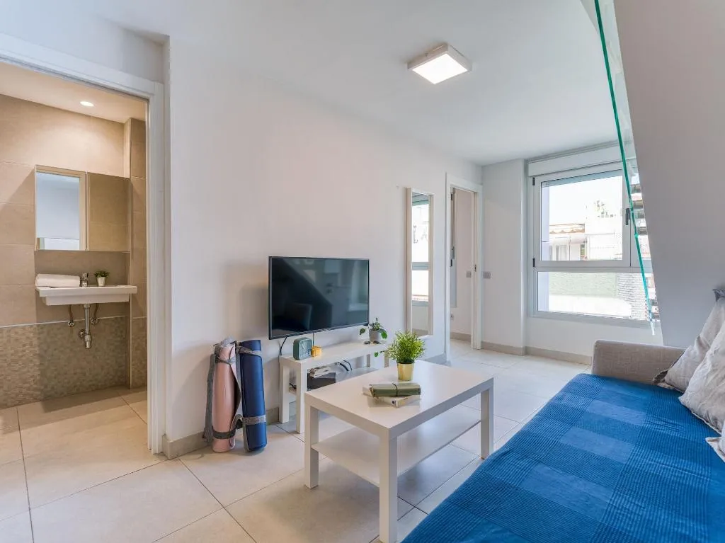 Room, Tusity Yeah, Gran Canaria