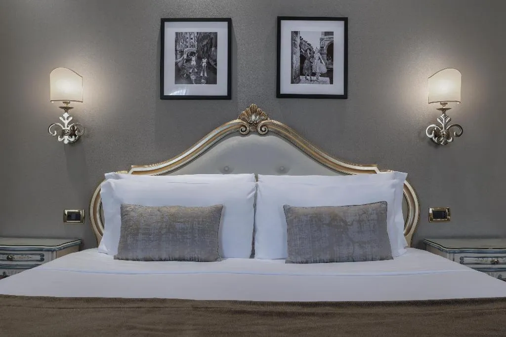 Room QUEEN SIZE BED Room, Hotel Olimpia Venice, BW Signature Collection, Venice
