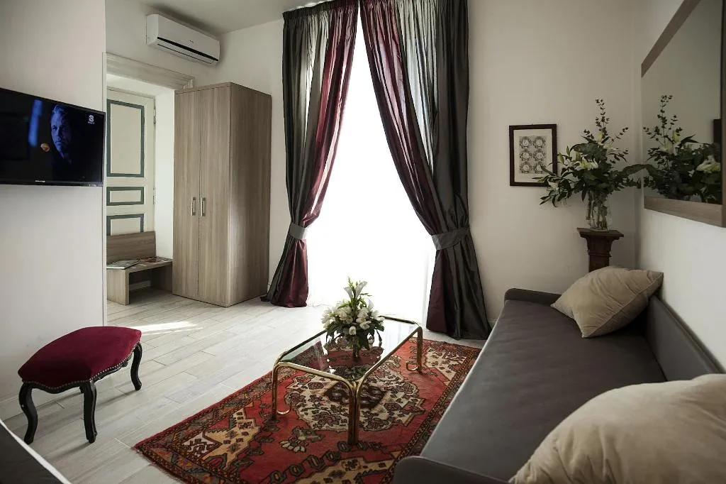 Room, Roman Holidays Cuore Dell Impero, Naples